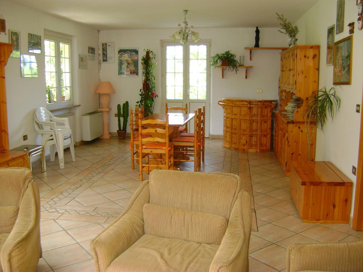 B&B La Mimosa Spello Bagian luar foto